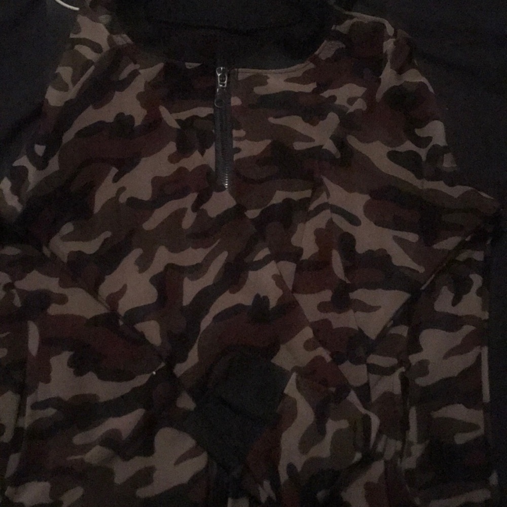 Bodycon camo jacket